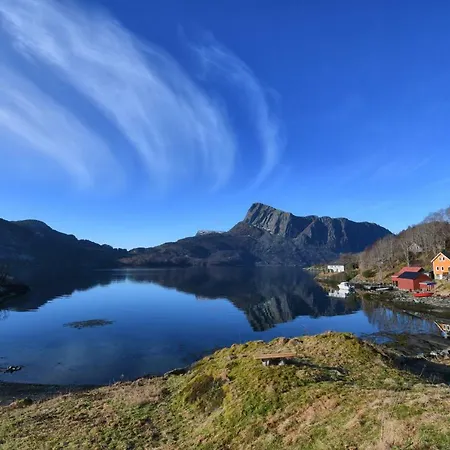 Fjord Moments * Hyllestad